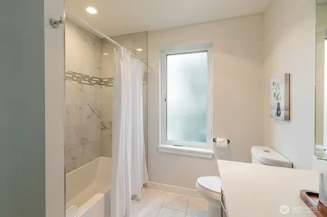 522 N 104th Street Seattle WA 98133