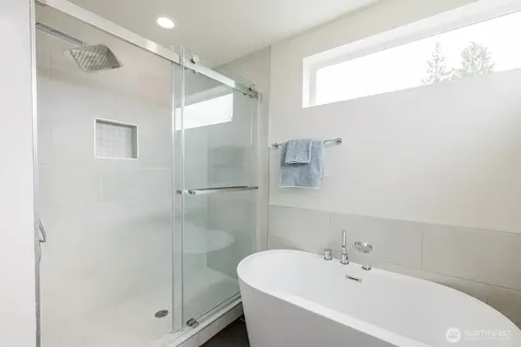 522 N 104th Street Seattle WA 98133