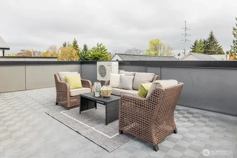 522 N 104th Street Seattle WA 98133