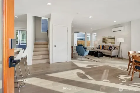 522 N 104th Street Seattle WA 98133