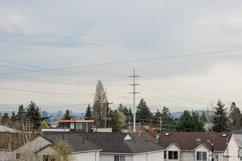 522 N 104th Street Seattle WA 98133