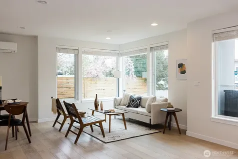 522 N 104th Street Seattle WA 98133