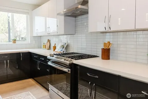 522 N 104th Street Seattle WA 98133