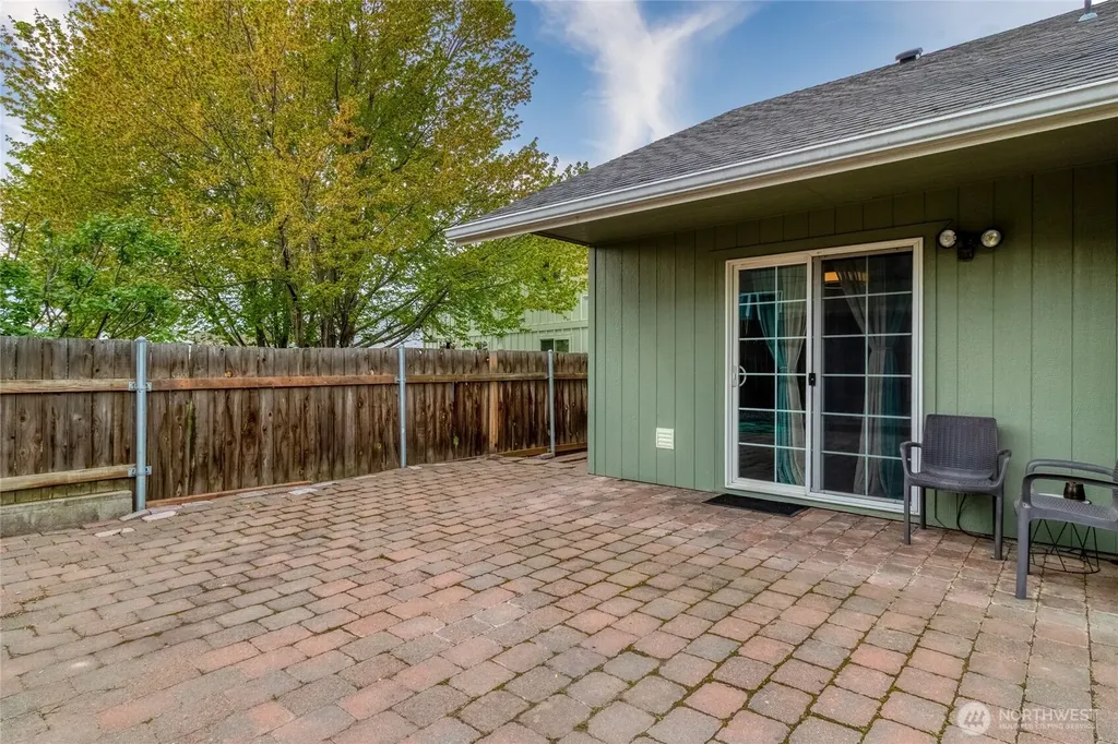 332 NE Redwood Place College Place WA 99324