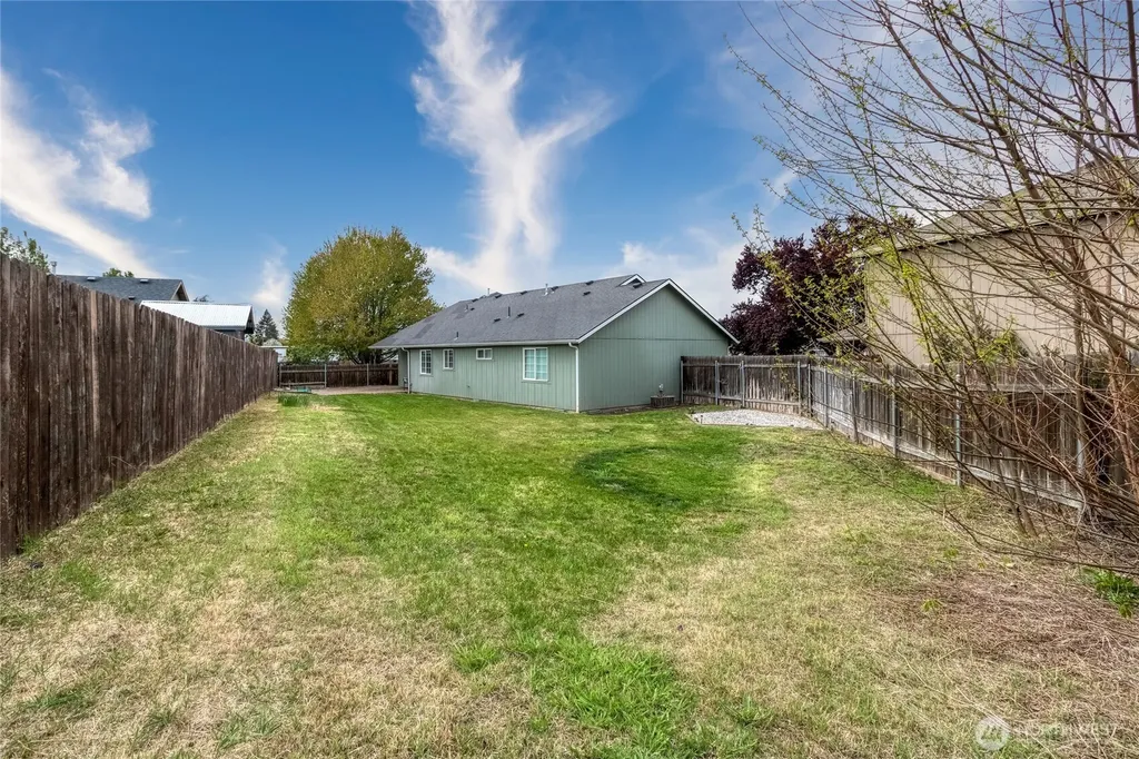 332 NE Redwood Place College Place WA 99324