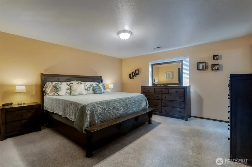 332 NE Redwood Place College Place WA 99324
