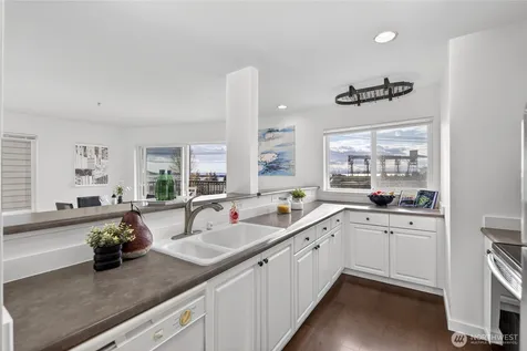 524 6th Avenue W Seattle WA 98119