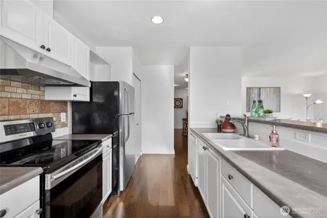 524 6th Avenue W Seattle WA 98119