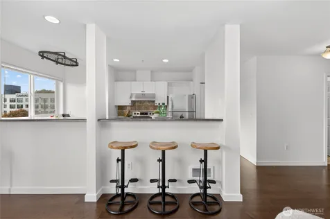 524 6th Avenue W Seattle WA 98119