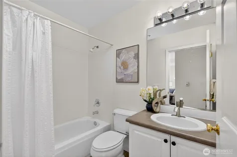 524 6th Avenue W Seattle WA 98119