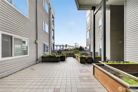 524 6th Avenue W Seattle WA 98119