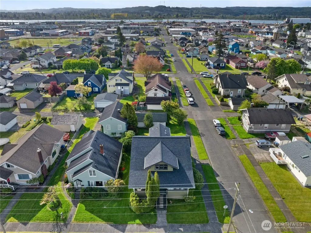521 W 3rd Street Aberdeen WA 98520