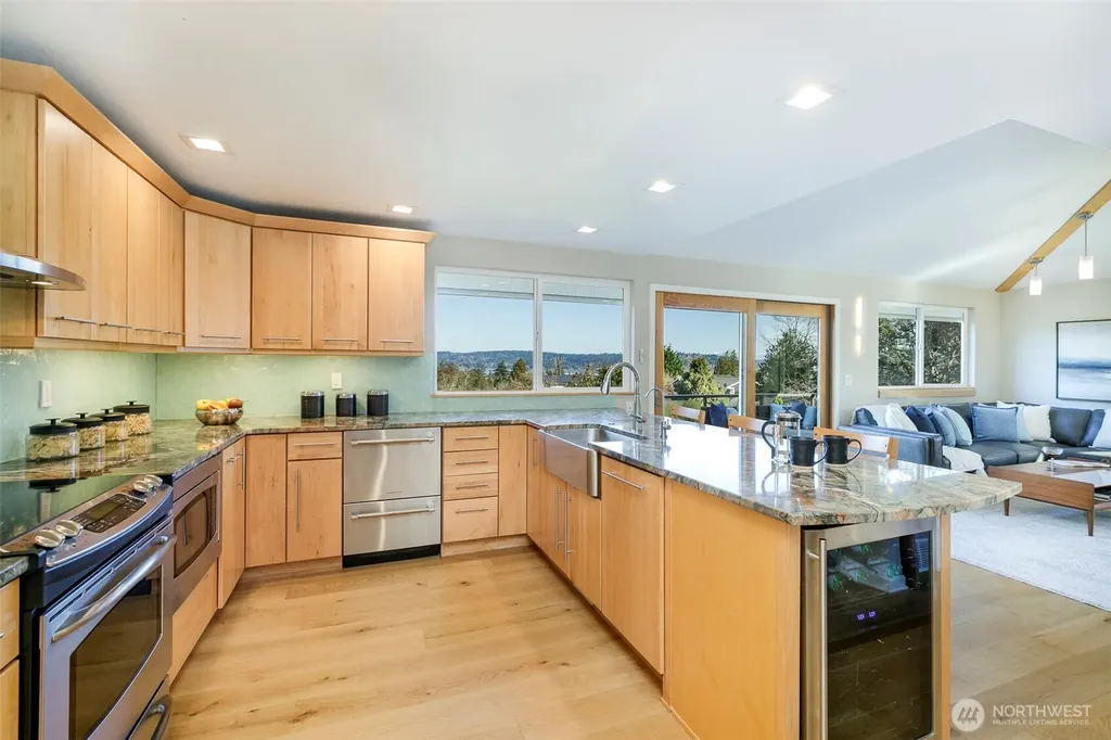 6001 60th Avenue NE Seattle WA 98115