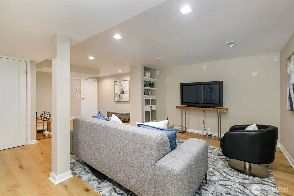 6001 60th Avenue NE Seattle WA 98115