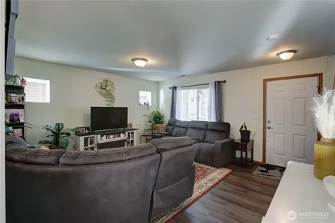 29704 SE 217th Pl SE Kent WA 98042