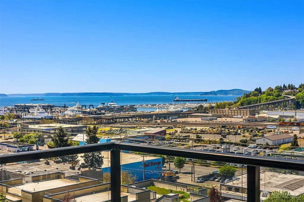 2040 13th Avenue W Seattle WA 98119