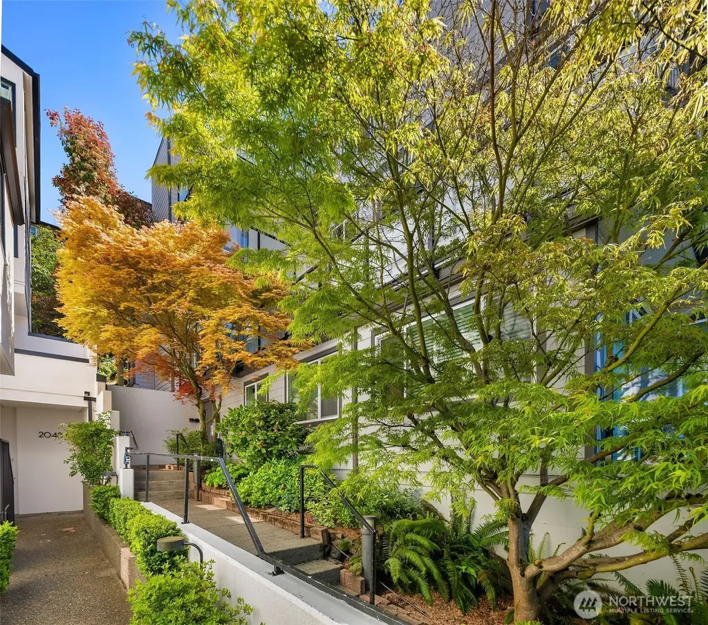 2040 13th Avenue W Seattle WA 98119