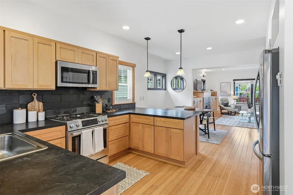 1723 Bungalow Way NE Poulsbo WA 98370
