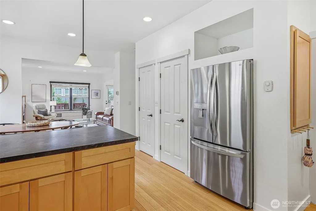 1723 Bungalow Way NE Poulsbo WA 98370