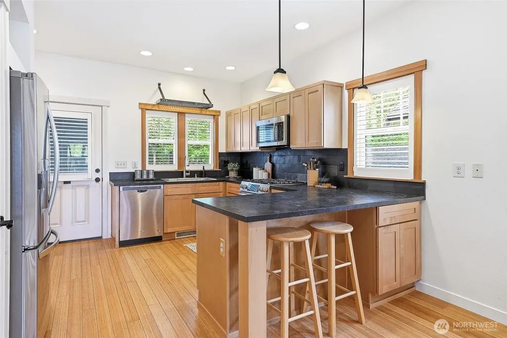 1723 Bungalow Way NE Poulsbo WA 98370