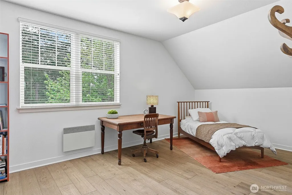 1723 Bungalow Way NE Poulsbo WA 98370