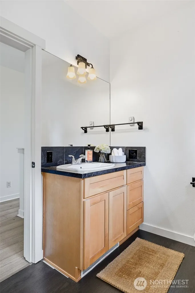 1723 Bungalow Way NE Poulsbo WA 98370