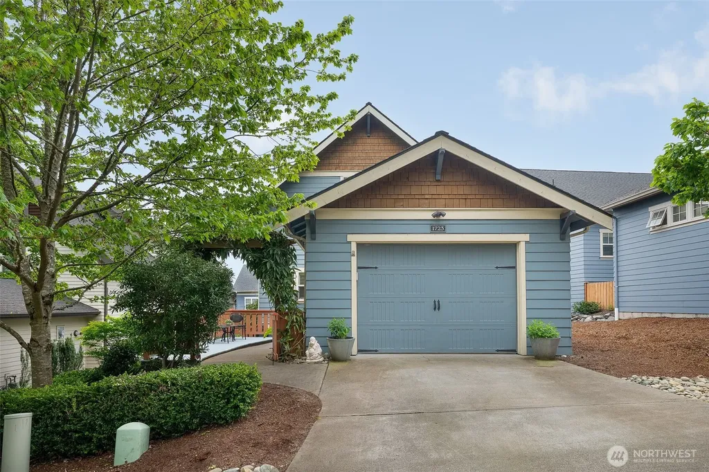 1723 Bungalow Way NE Poulsbo WA 98370