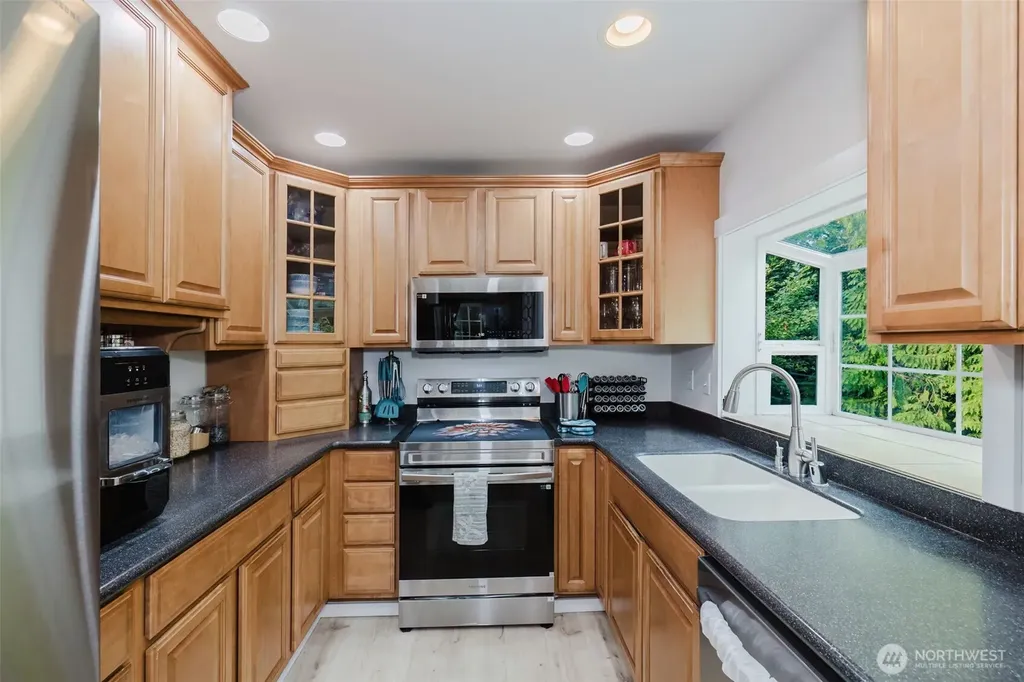 3193 Woods Road E Port Orchard WA 98366