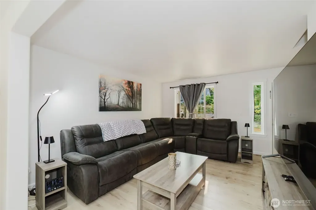 3193 Woods Road E Port Orchard WA 98366
