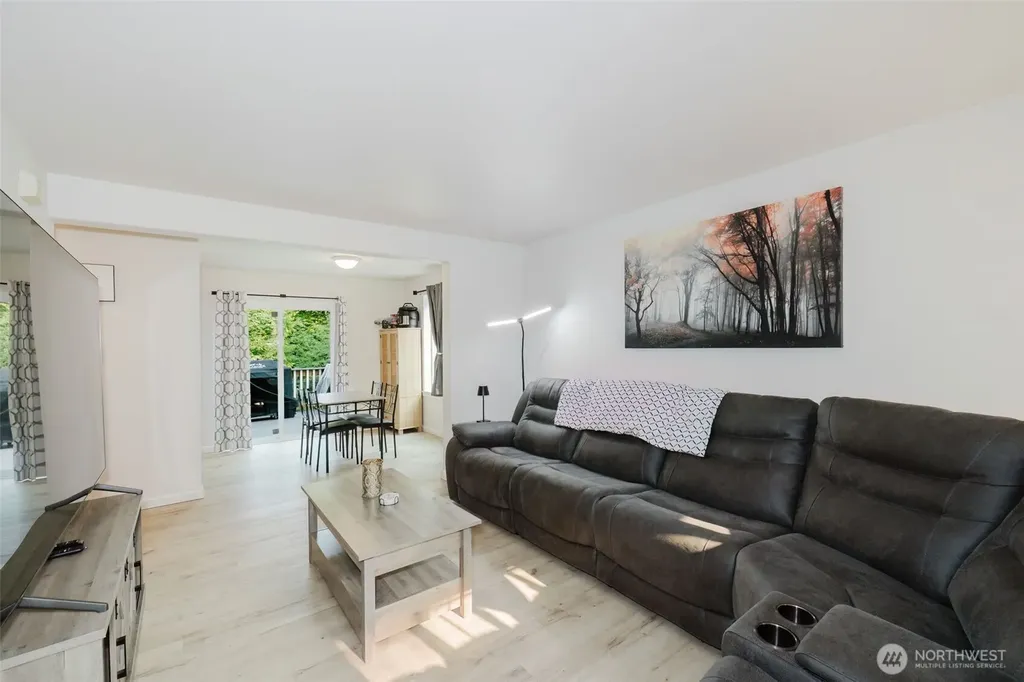 3193 Woods Road E Port Orchard WA 98366