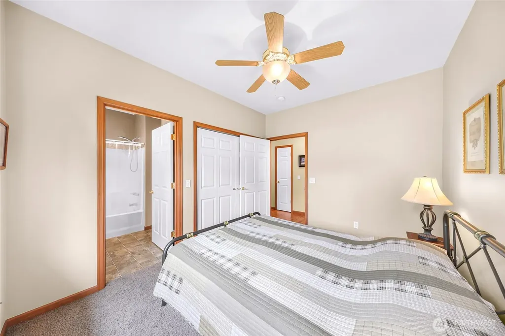 5043 Bradshaw Road Freeland WA 98249