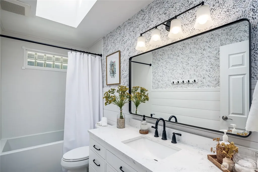 703 245th Place NE Sammamish WA 98074