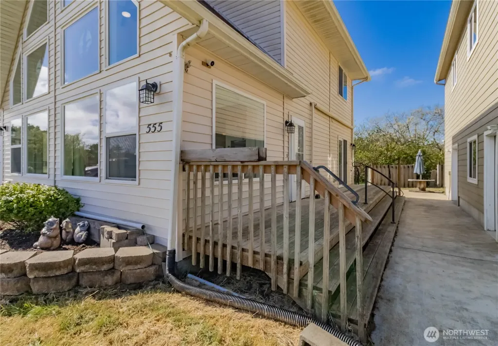 555 Ensign Avenue NW Ocean Shores WA 98569