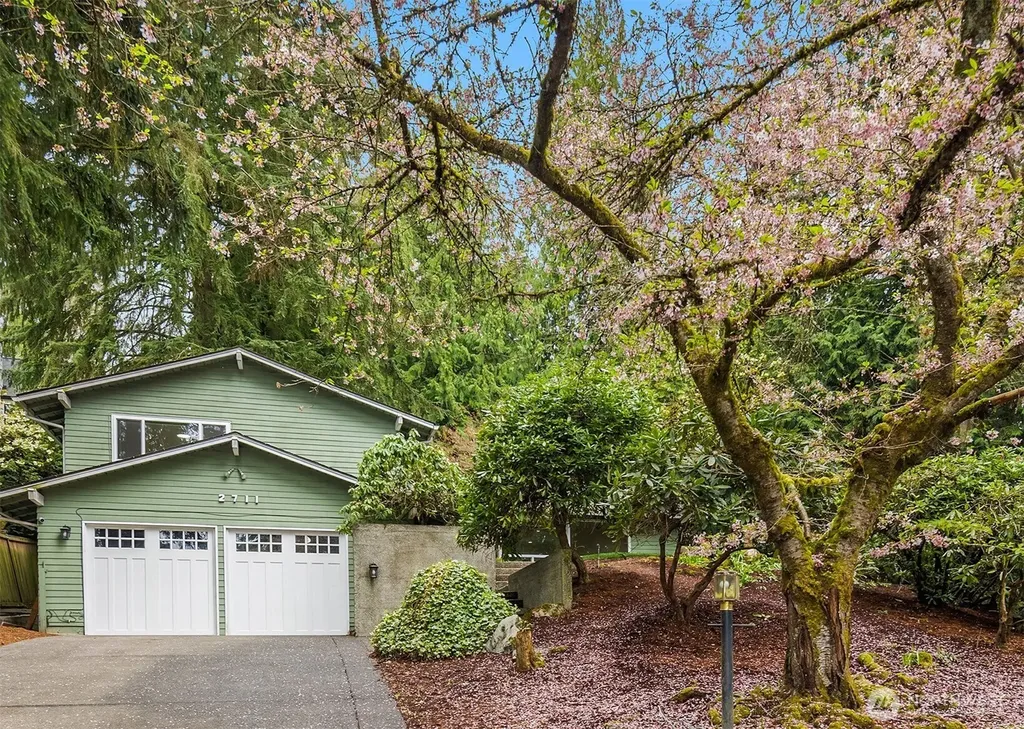 2711 101st Place NE Bellevue WA 98004