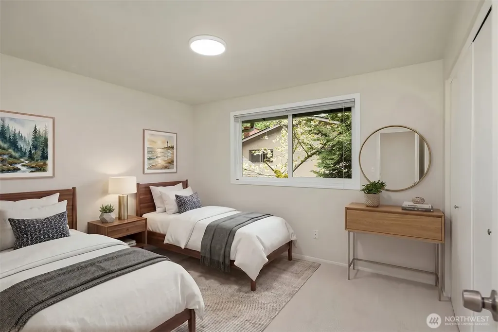 2711 101st Place NE Bellevue WA 98004