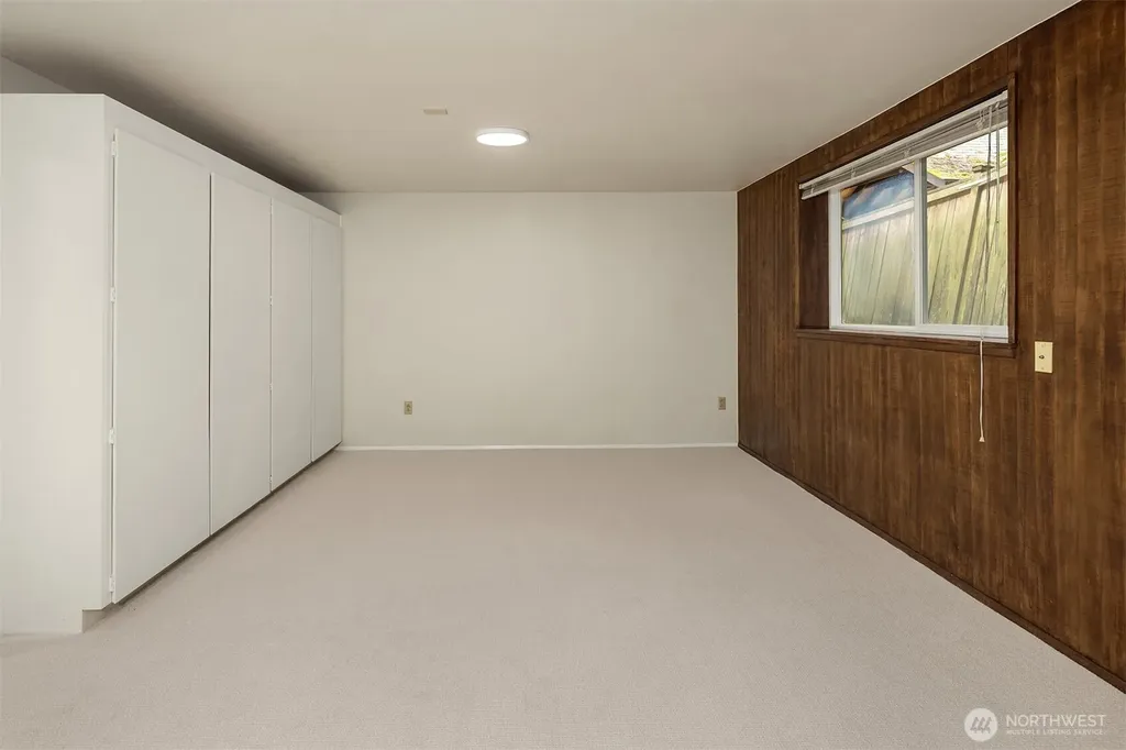 2711 101st Place NE Bellevue WA 98004