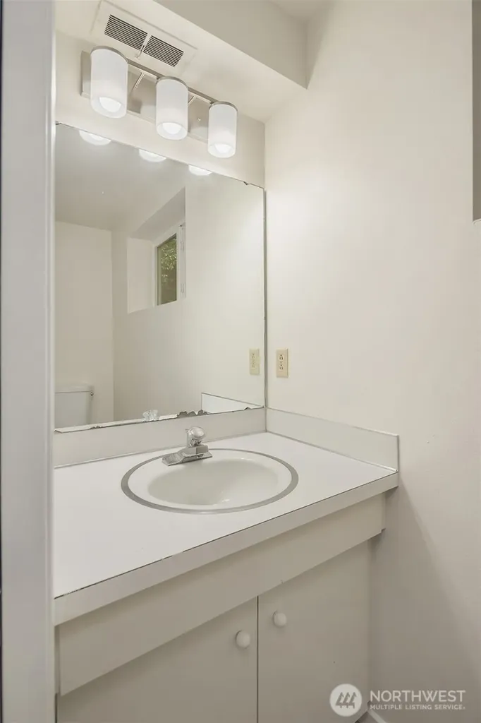 2711 101st Place NE Bellevue WA 98004