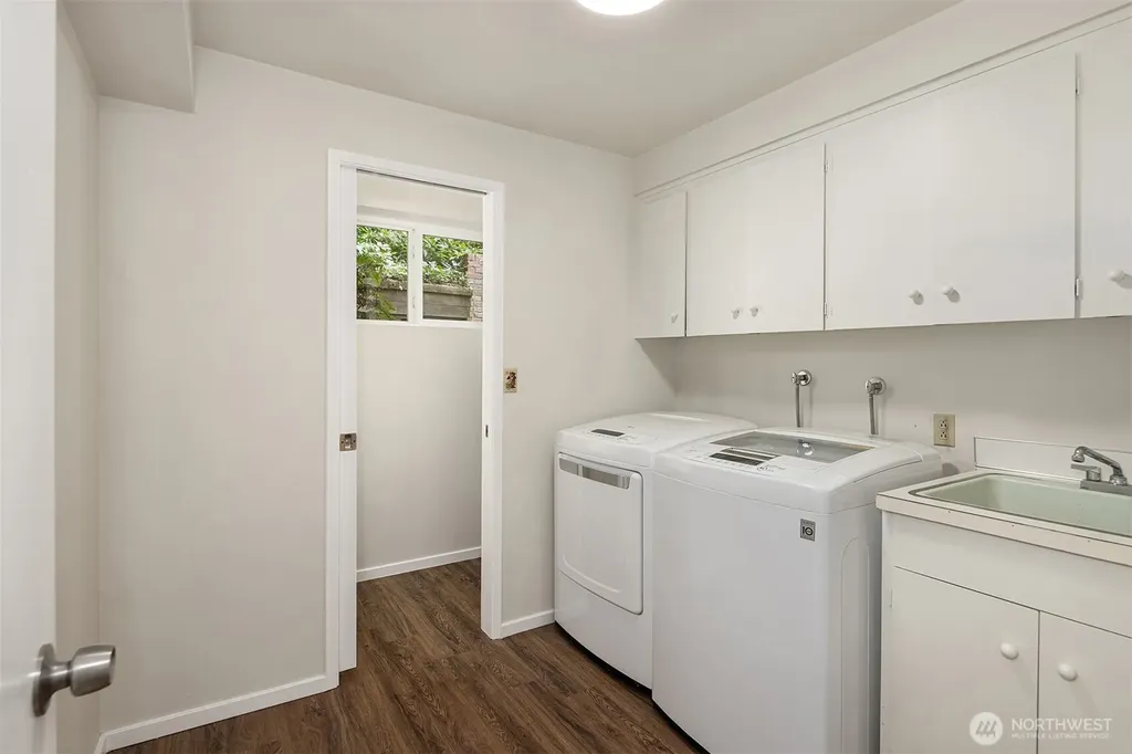 2711 101st Place NE Bellevue WA 98004
