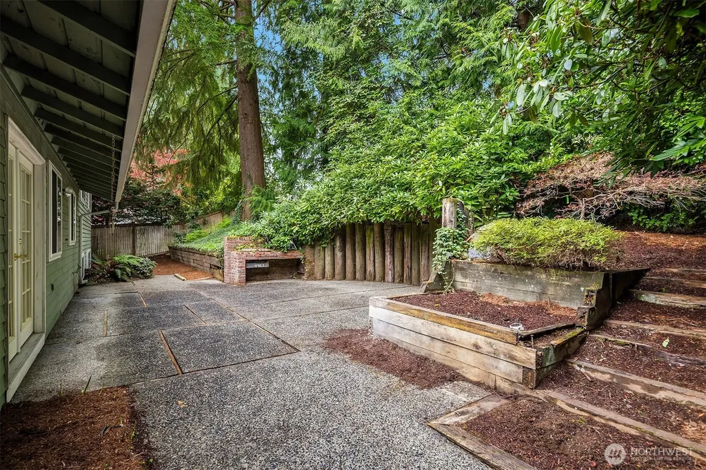 2711 101st Place NE Bellevue WA 98004
