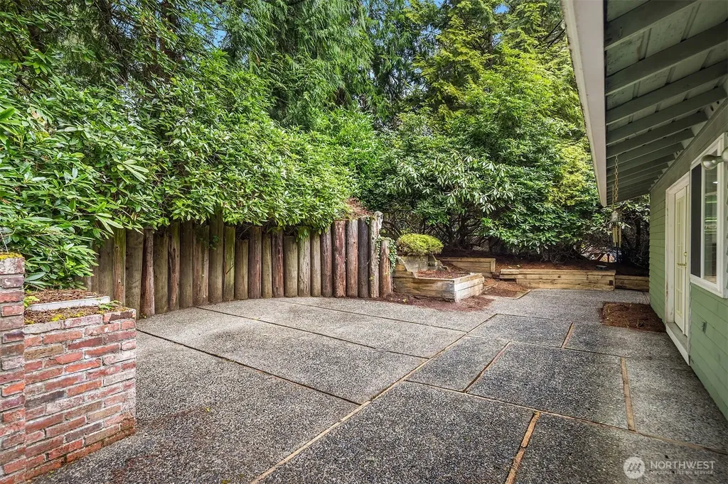 2711 101st Place NE Bellevue WA 98004