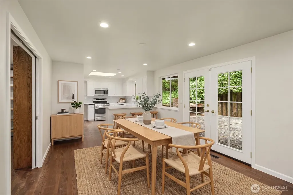 2711 101st Place NE Bellevue WA 98004