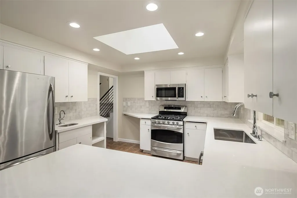 2711 101st Place NE Bellevue WA 98004