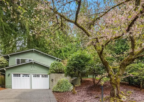2711 101st Place NE Bellevue WA 98004