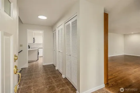 2711 101st Place NE Bellevue WA 98004