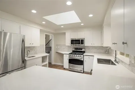 2711 101st Place NE Bellevue WA 98004