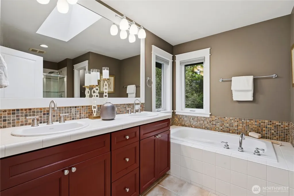 372 Wilderness Peak Drive NW Issaquah WA 98027