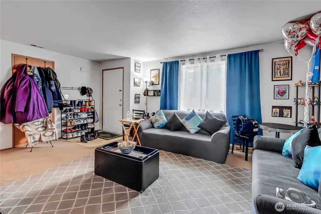 10002 Barnes Lane S Tacoma WA 98444