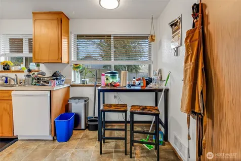 10002 Barnes Lane S Tacoma WA 98444