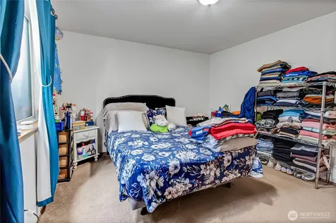 10002 Barnes Lane S Tacoma WA 98444