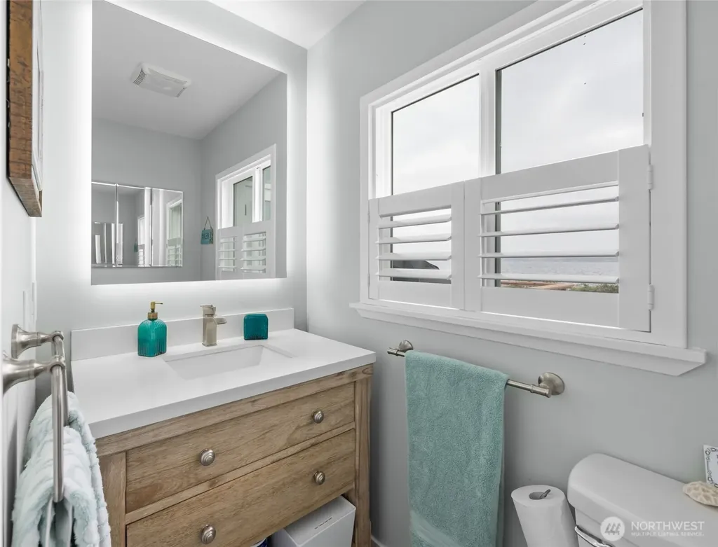 1818 E Lola Beach Lane Oak Harbor WA 98277